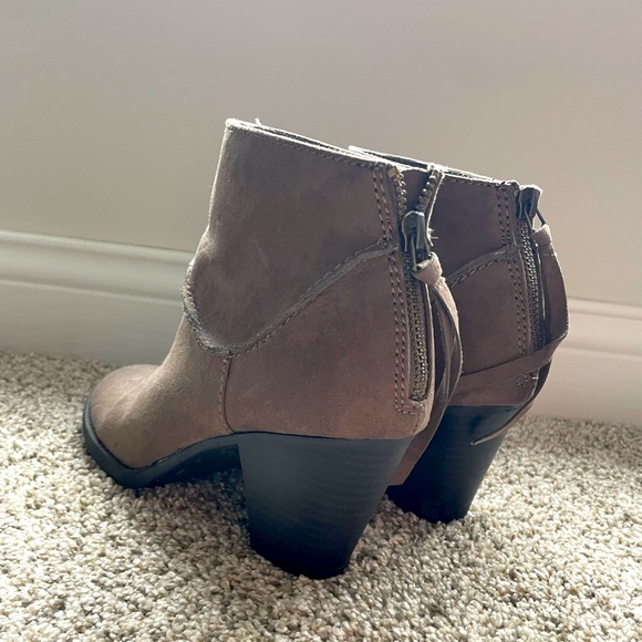 Brown boots - Picture 2 of 2